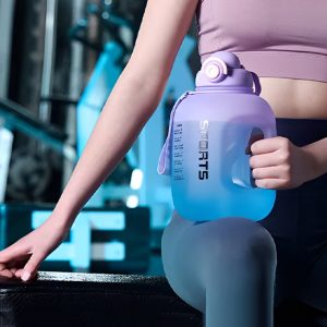 gourde-pour-le-sport-concue-pour-optimiser-chaque-pause-hydratation.jpg Gourde Sport Portable avec Marqueur Temps – Hydratation Optimale